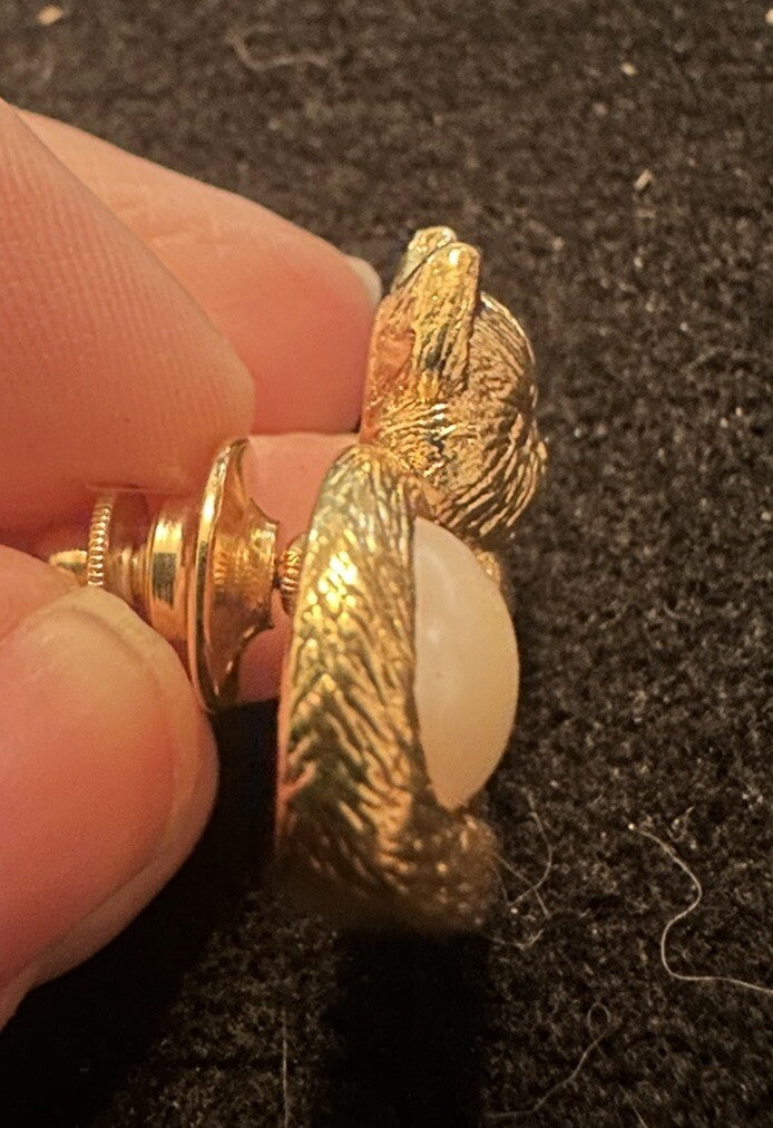 Avon Vintage Pin Tack Cat with Bow and Pearl Gold Tone Brooch