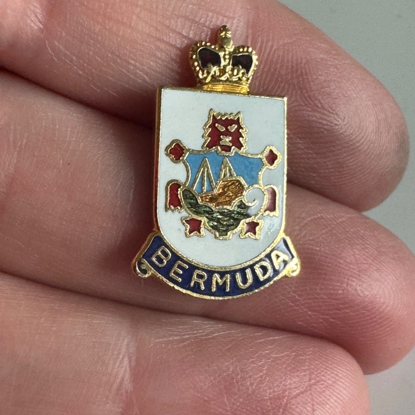 Vintage Bermuda Coat of Arms Souvenir Tourist Lapel Pin