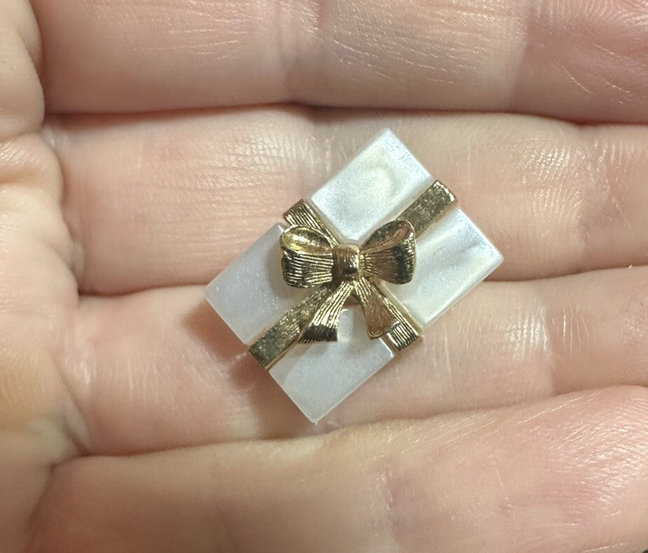 Vintage Avon Lucite White Gift Box Gold Tone Ribbon Bow Lapel Pin Present