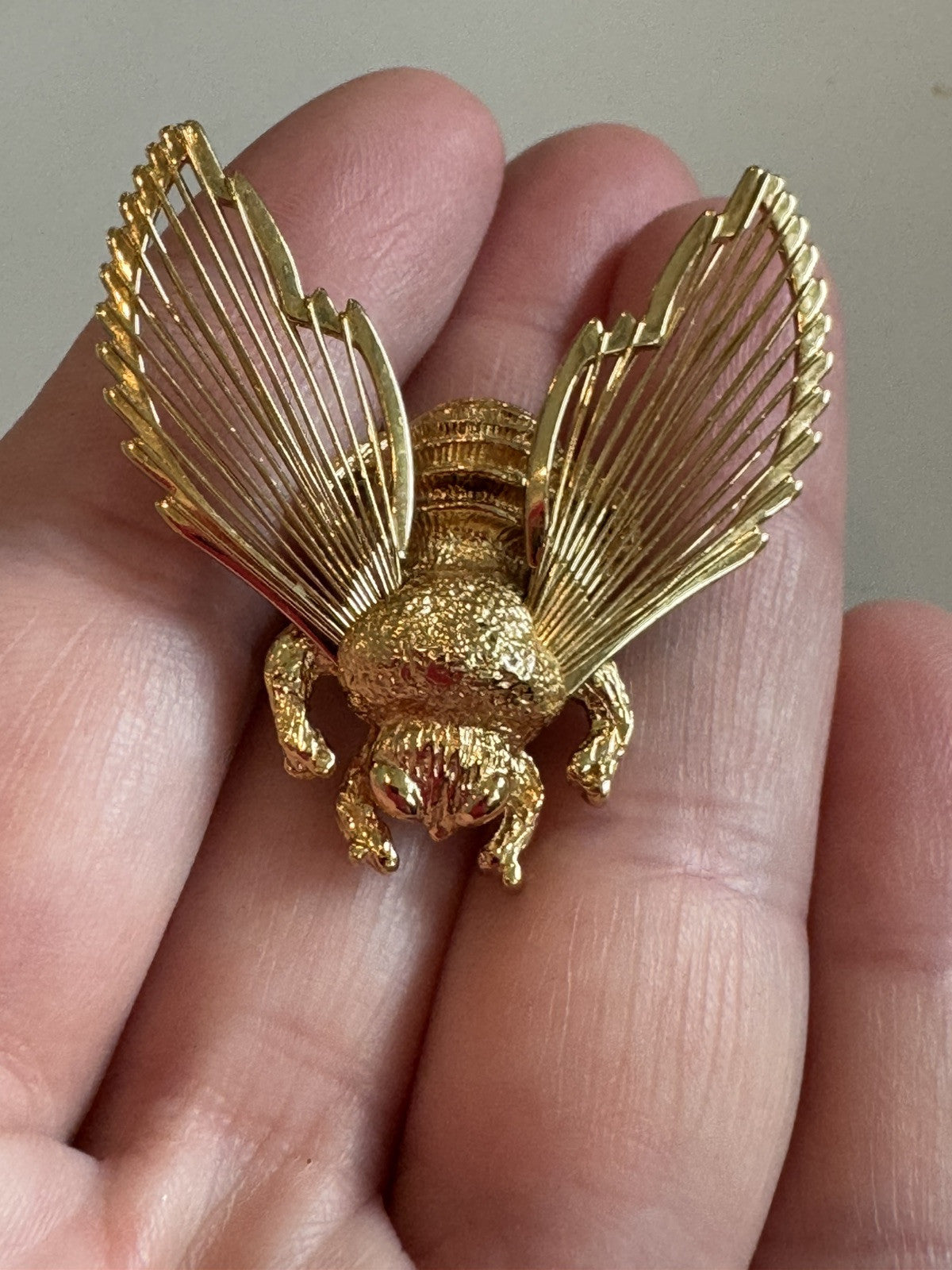 Vintage MONET Signed Gold Tone Bumble Bee Insect Bug Brooch Pin Wire
