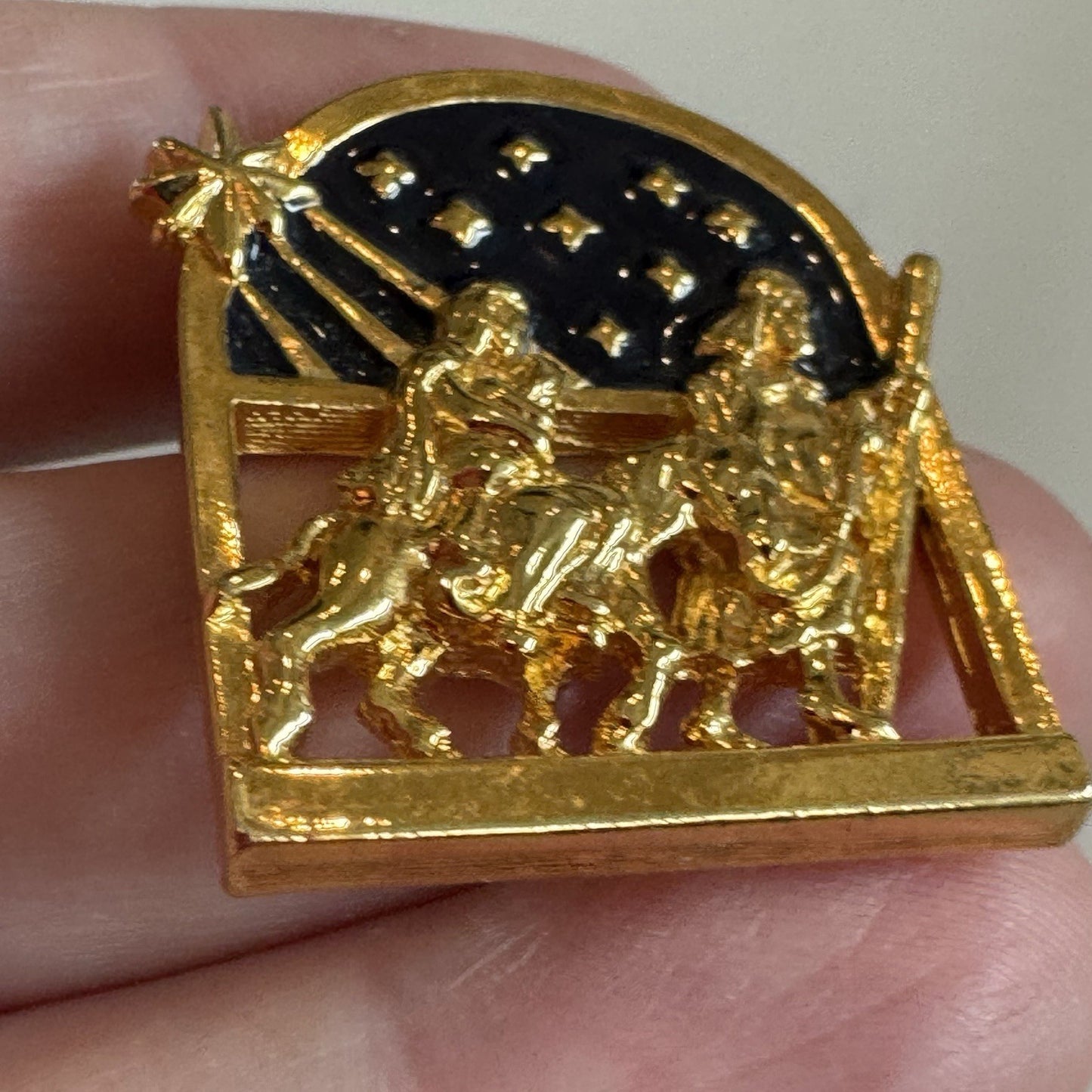 Vintage Avon Holy Family Tac Pin 1994 Nativity Scene Pin Brooch