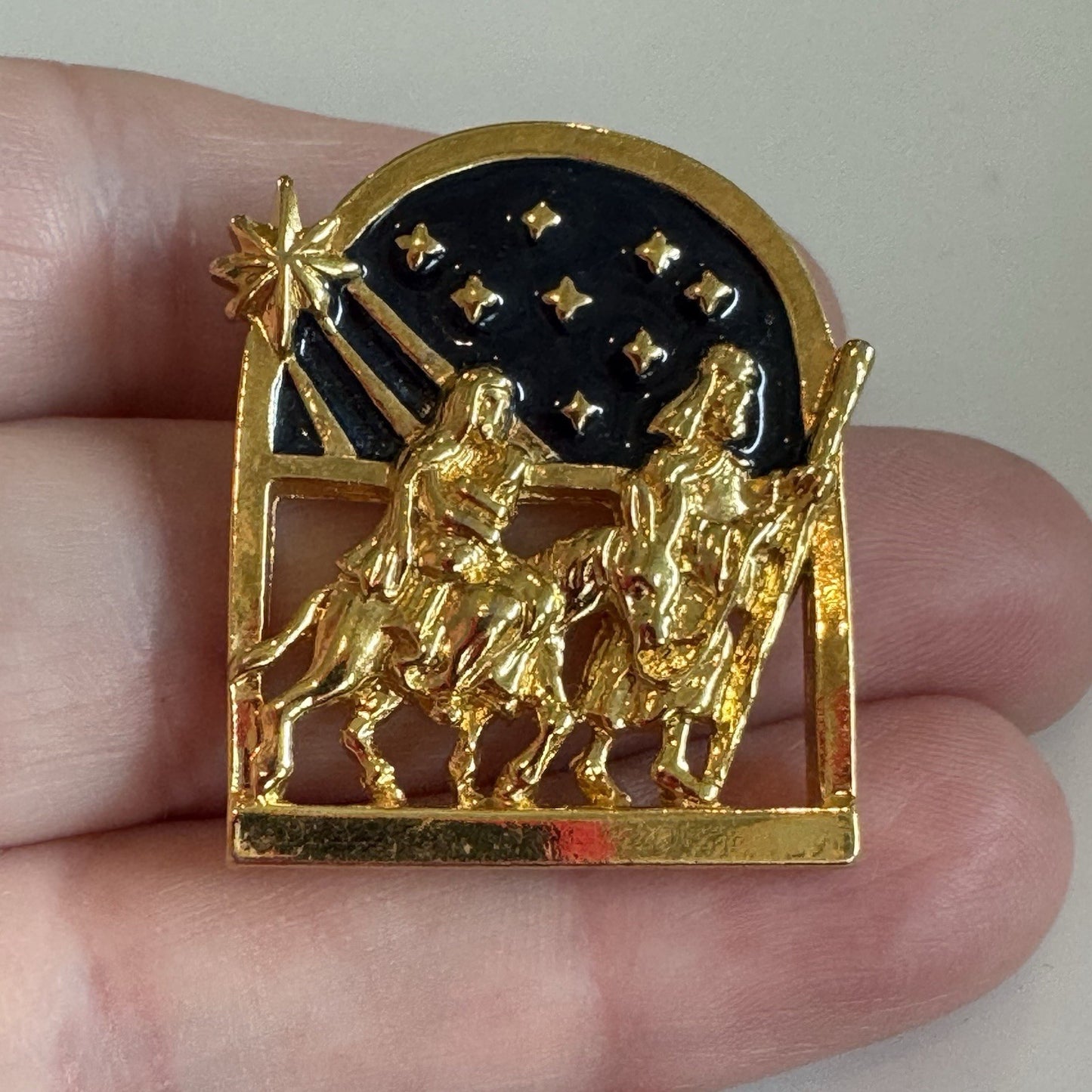 Vintage Avon Holy Family Tac Pin 1994 Nativity Scene Pin Brooch