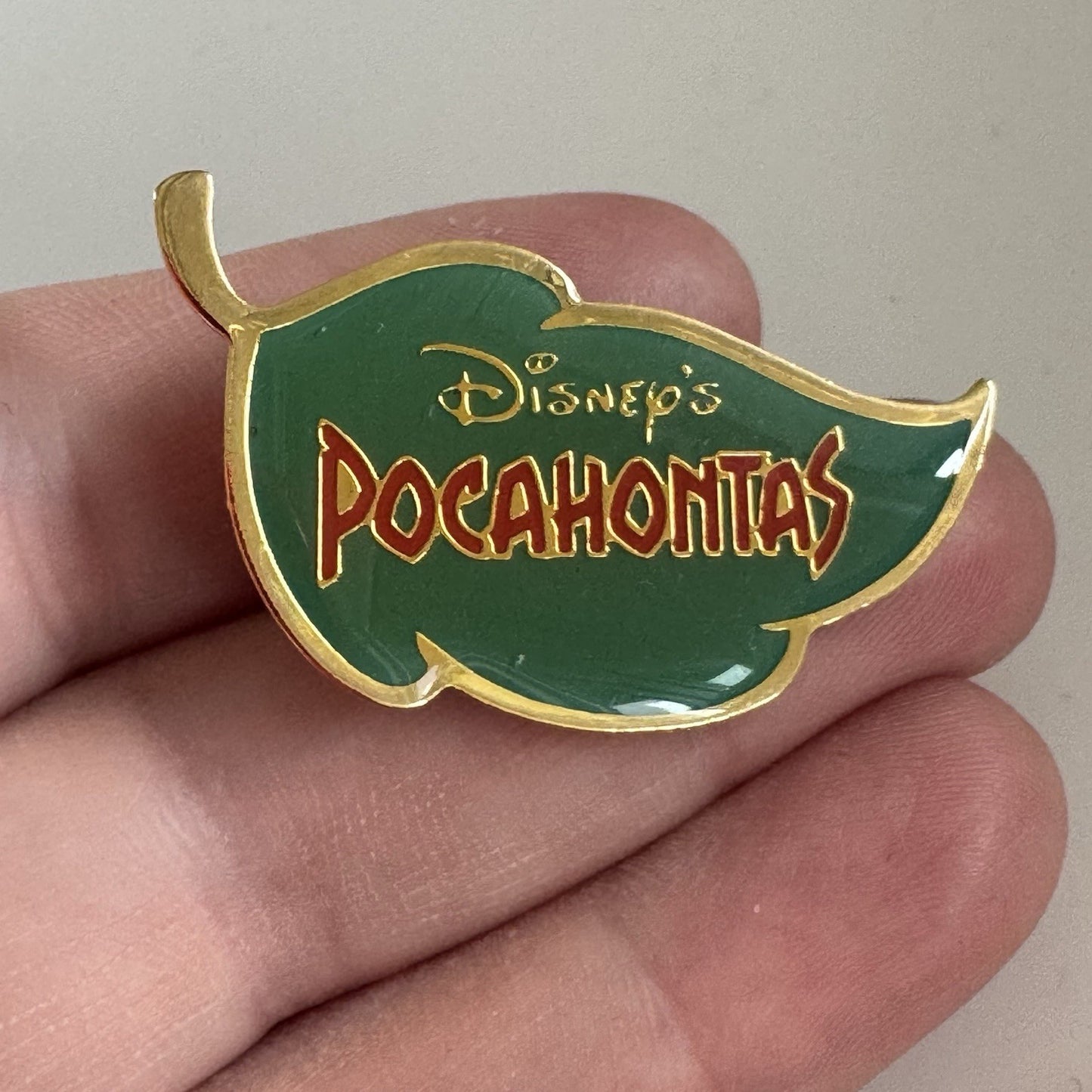 DISNEY POCAHONTAS GREEN LEAF SHAPED MOVIE TITLE CM PIN - THEATRICAL RELEASE NOS