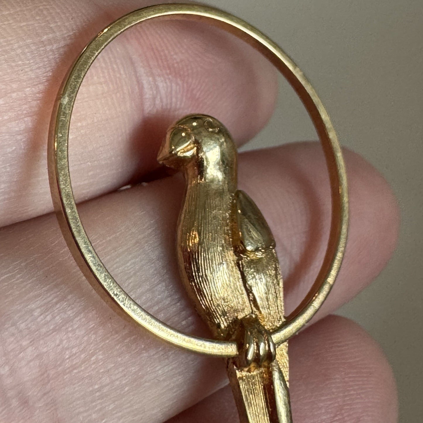 Vintage Avon Parrot Bird Pin Brooch Gold Tone Ring Hoop Figural