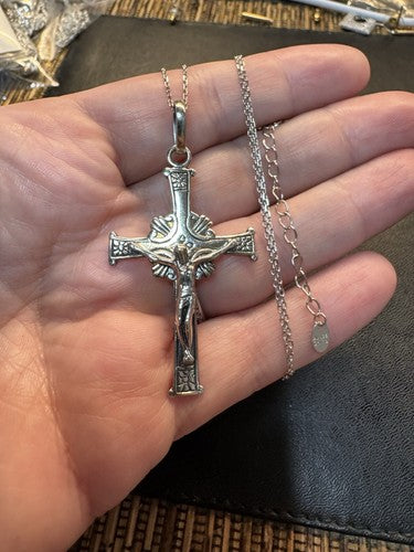 925 Sterling Silver Men's Womens Cross Crucifix Pendant & Chain 18” Argento Vivo