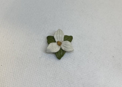 VINTAGE WHITE LEATHER TRILLIUM FLOWER BROOCH HANDMADE