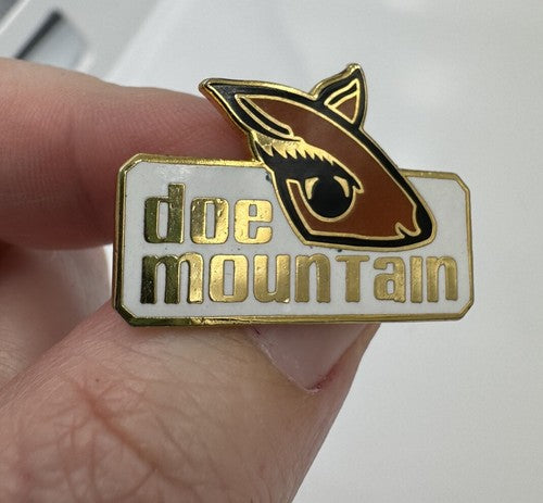 Doe Mountain Ski Resort Area (Now Bear Creek) Souvenir Pin
