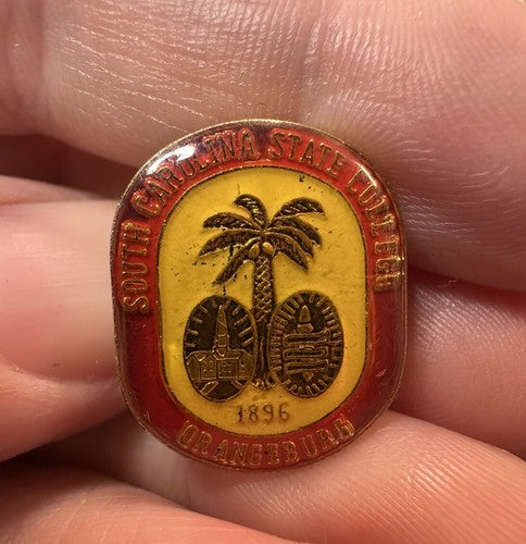 VINTAGE SOUTH CAROLINA STATE COLLEGE ORANGEBURG LAPEL HAT PIN