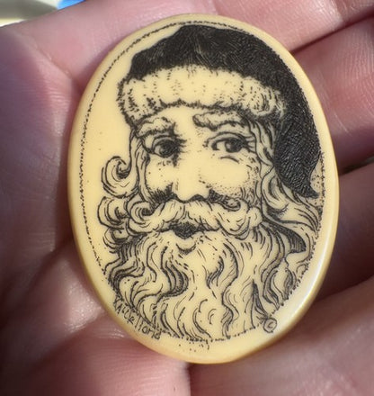 Vintage Christmas Santa Claus Pin Scrimshaw Look Resin Pin Signed