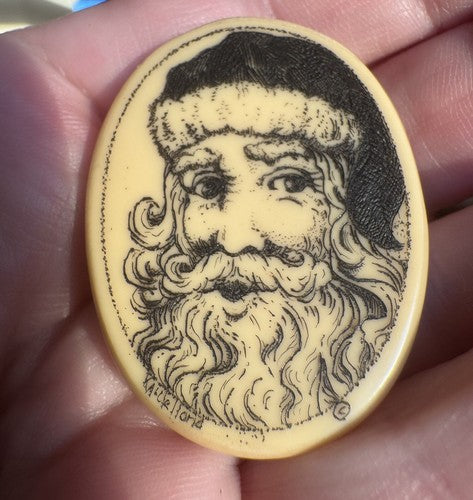 Vintage Christmas Santa Claus Pin Scrimshaw Look Resin Pin Signed