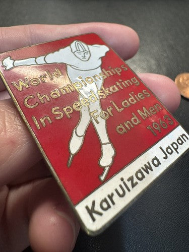 VINTAGE 1963 WORLD CHAMPIONSHIPS IN SPEEDSKATING FOR LADIES AND MEN PIN ENAMEL