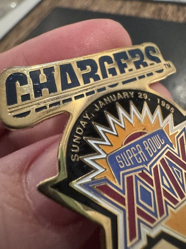 VINTAGE 90s NFL SUPER BOWL XXIX  SAN DIEGO CHARGERS LAPEL HAT COLLECTIBLE PIN