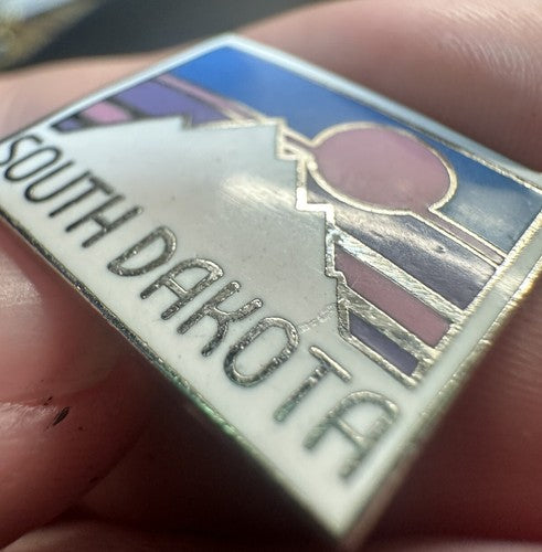 1980s Vintage South Dakota Enamel Travel Souvenir Pin