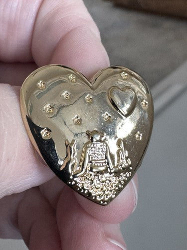 VTG Dreamworks Variety Club Shrek Fiona Donkey Heart Shaped Gold Tone Pin NOS