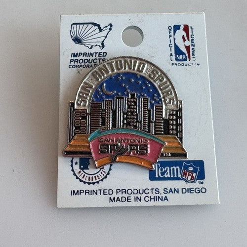 VTG 1995 NBA San Antonio Spurs Logo Skyline Souvenir Pin On Original Card NOS