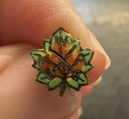 Vintage MWA Modern Woodmen Of America Maple Leaf Screwback Enameled Lapel Pin 