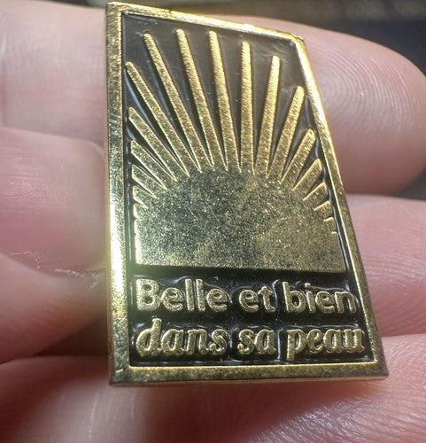 Vintage Belle et Bien Dans Sa Peau Canada Pin - Look Good Feel Better