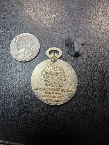 Alice Through the Looking Glass Alice in Wonderland Splendid Walt Disney Pin