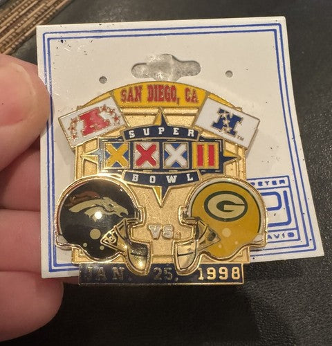 Super Bowl XXXII Lapel Pin Denver Broncos Green Bay Packers Helmets NFL Hat Pin