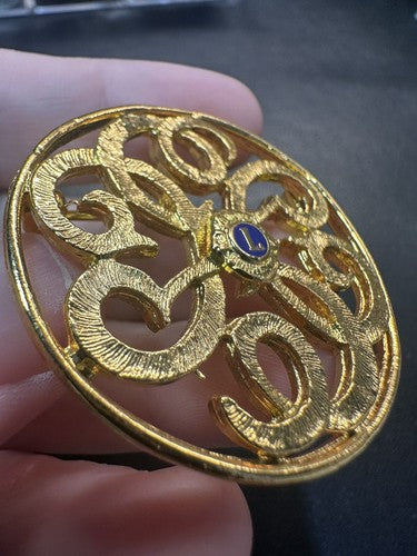 Elegant Lions Club Ladies Gold Tone Swirl Pin Brooch NOS