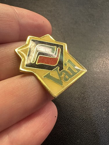 Vail Colorado Ski Resort Logo Pin Badge Skiing CO Travel Souvenir