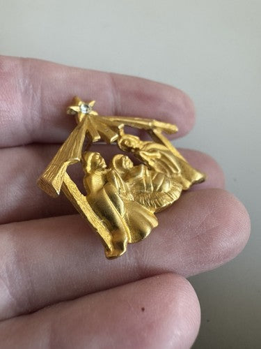 Vtg Avon Nativity Lapel Pin Matte Gold Tone Christmas Manger & Rhinestone Star