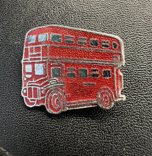 RED LONDON TRANSPORT DOUBLE DECKER ROUTE MASTER BUS PIN BADGE OVERGROUND