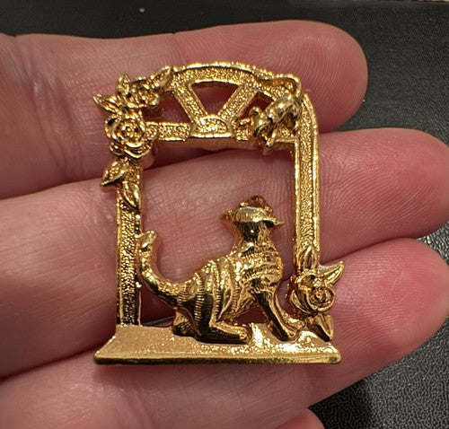 Vintage Brooch Pin Avon Gold Tone Cat Touch of Whimsy Mouse Archway