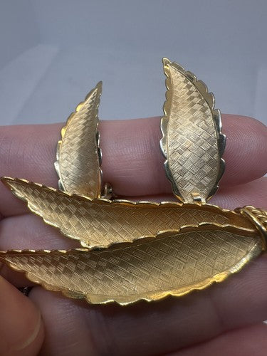 Signed Etched Woven Leaf Brooch Clip On Earrings 12K Pin GF MCM Binder Bros.