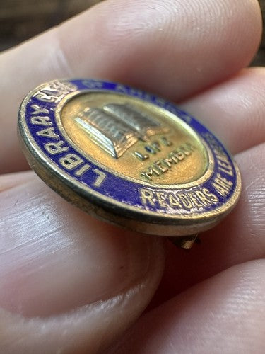 Library Club of America Life Member Readers Are Leaders Lapel Pin