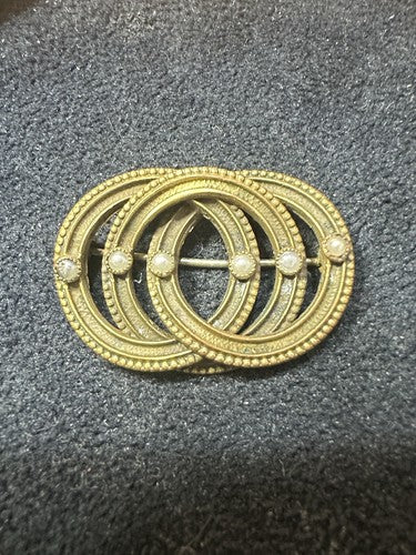 Antique Victorian Edwardian 3 Golden Interlocking Circles Bar Brooch Seed Pearls