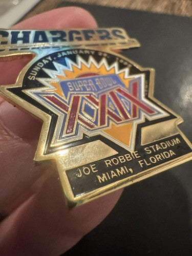 VINTAGE 90s NFL SUPER BOWL XXIX  SAN DIEGO CHARGERS LAPEL HAT COLLECTIBLE PIN