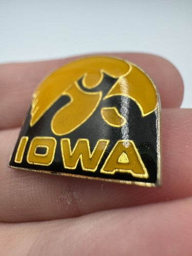 University Of Iowa Hawkeyes NCAA Hat Lapel Pin Vtg