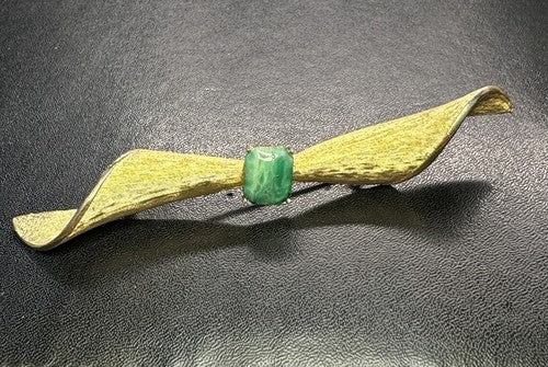 Vintage CORO Pegasus Long Ribbon Bow Bar Brooch Faux Jade Green Pin 4.25”