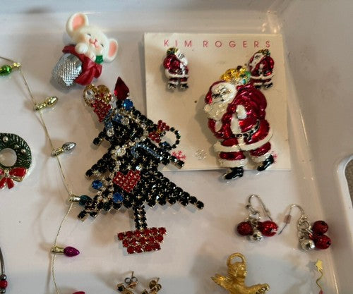 VINTAGE TO NOW ESTATE XMAS JEWELRY LOT 43PCS SOME SIGNED CHRISTMAS