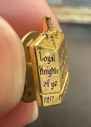 Vintage Loyal Knights of YE Round Table A.D. 512 Past President Lapel Pin