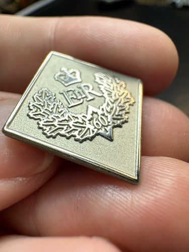 Queen Elizabeth ll ER Diamond Jubilee 60th Coronation Lapel Pin 5751