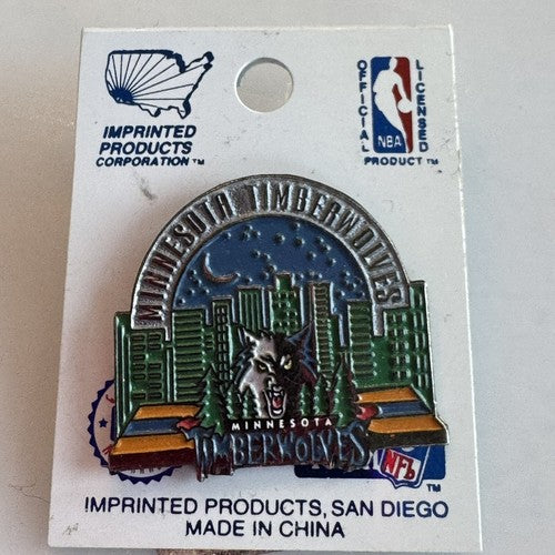 VTG MINNESOTA TIMBERWOLVES 1995 Logo Skyline NBA Basketball Pin New On Card NOS