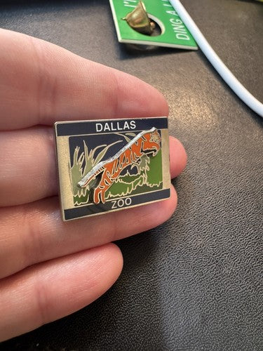 Dallas Zoo Tiger Souvenir Travel Articulated Pin PD Enamel Rare