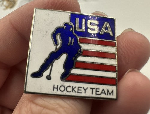 Hockey USA Team Flag Pin Vintage & Enamel Silver Tone
