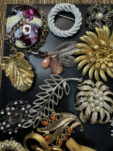23 Vintage & Modern Mixed Theme Brooch/Pin Lot Rhinestones Gold Silver