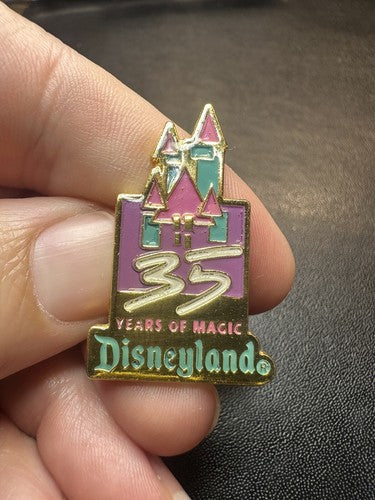 1990 Disney DLR Disneyland 35 Years Of Magic Sleeping Beauty's Castle Pin