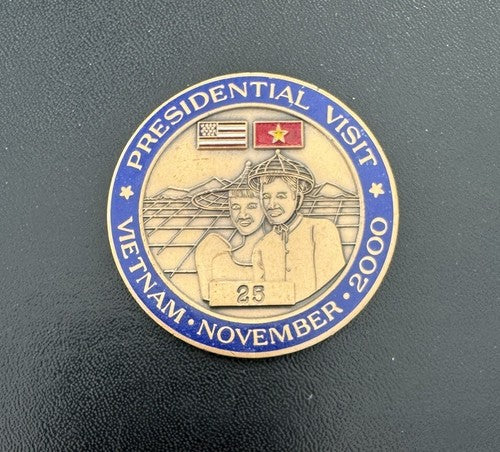 Presidential Visit Vietnam November 2000 Air Force One NUMBERED Challenge Coin
