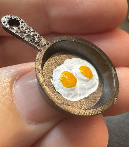 Dollhouse Miniature Fried Egg Breakfast in Frying Pan Cast Iron Look 3cm Barbie