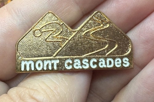 Vintage Mont Cascades Ski Resort Lapel Pin Cantley Quebec Skiing