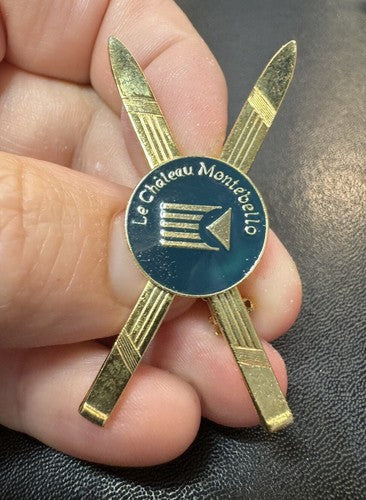 Vintage LE CHATEAU MONTEBELLO, Quebec Canada ~ Crossed Skiis Ski Lapel Pin RARE