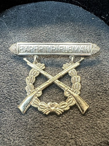 Vintage EXPERT RIFLEMAN Badge Unknown Era Non-Magnetic