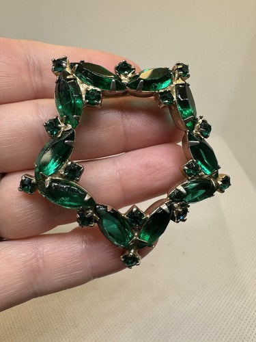 Stunning Green Glass Rhinestone Open Back Star Brooch Vintage Gold Tone
