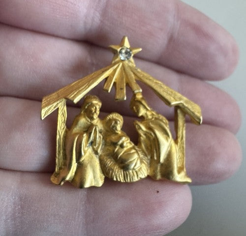 Vtg Avon Nativity Lapel Pin Matte Gold Tone Christmas Manger & Rhinestone Star