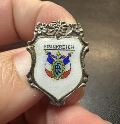 Frankreich France Red White Blue Coat Of Arms Lapel Hat Travel Pin